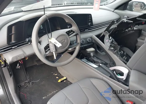 2025 Hyundai Elantra Se z USA, uszkodzony, nr VIN KMHLL4DG1SU875923